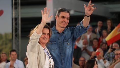 Pedro Sánchez y Teresa Ribera. (Foto: EP)