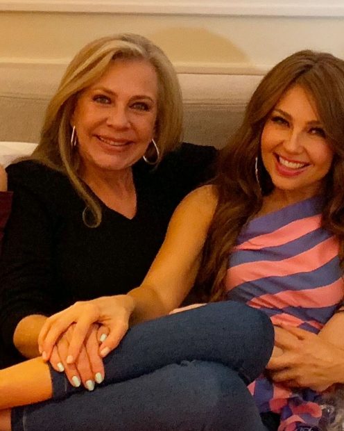 Thalía junto a su hermana Ernestina en una foto compartida en Instagram (Instagram).