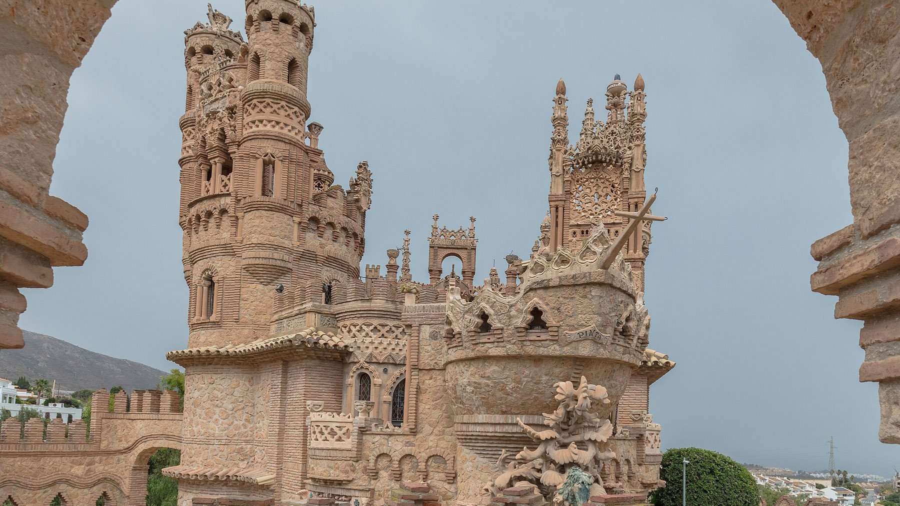 Castillo de Colomares en Benálmadena. Foto: Diego Delso en Wikimedia Commons.