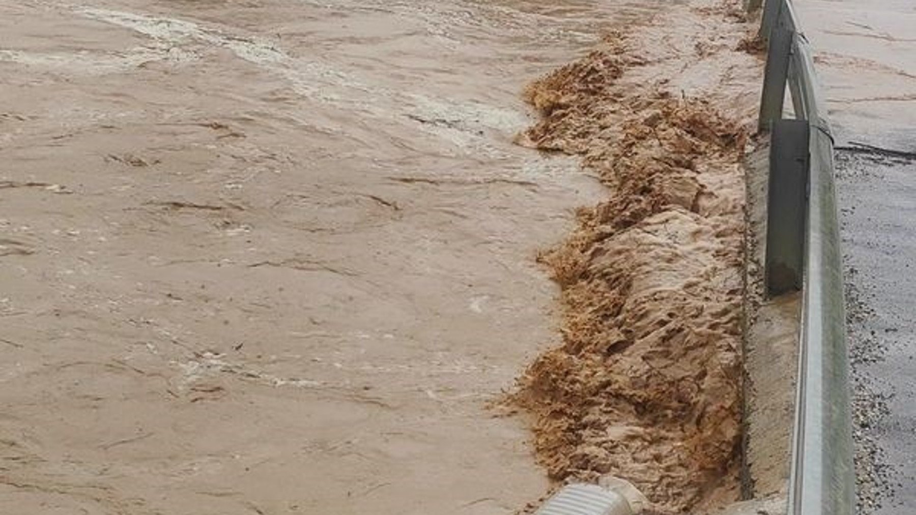 Se desborda el río Guadalmedina en Casabermeja (Málaga).