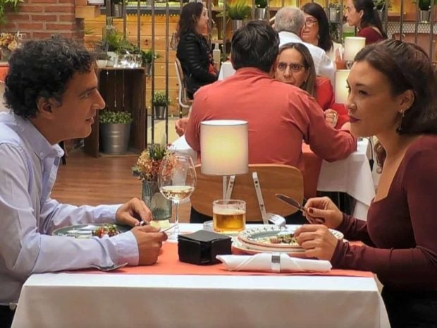 Natassja y Tim en 'First Dates'. (Mediaset)