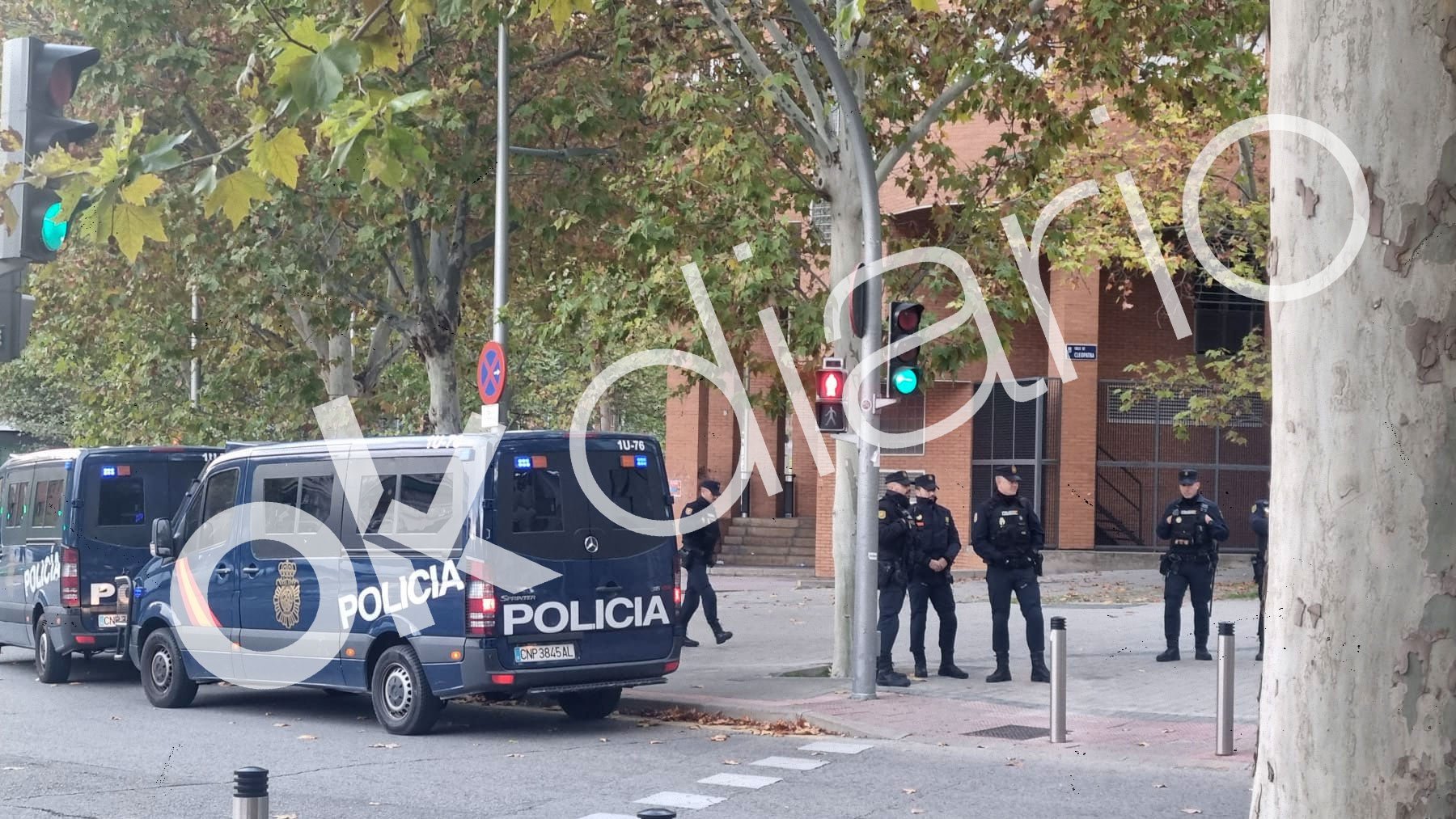 Dispositivo policial desplegado en la Asamblea de Madrid.