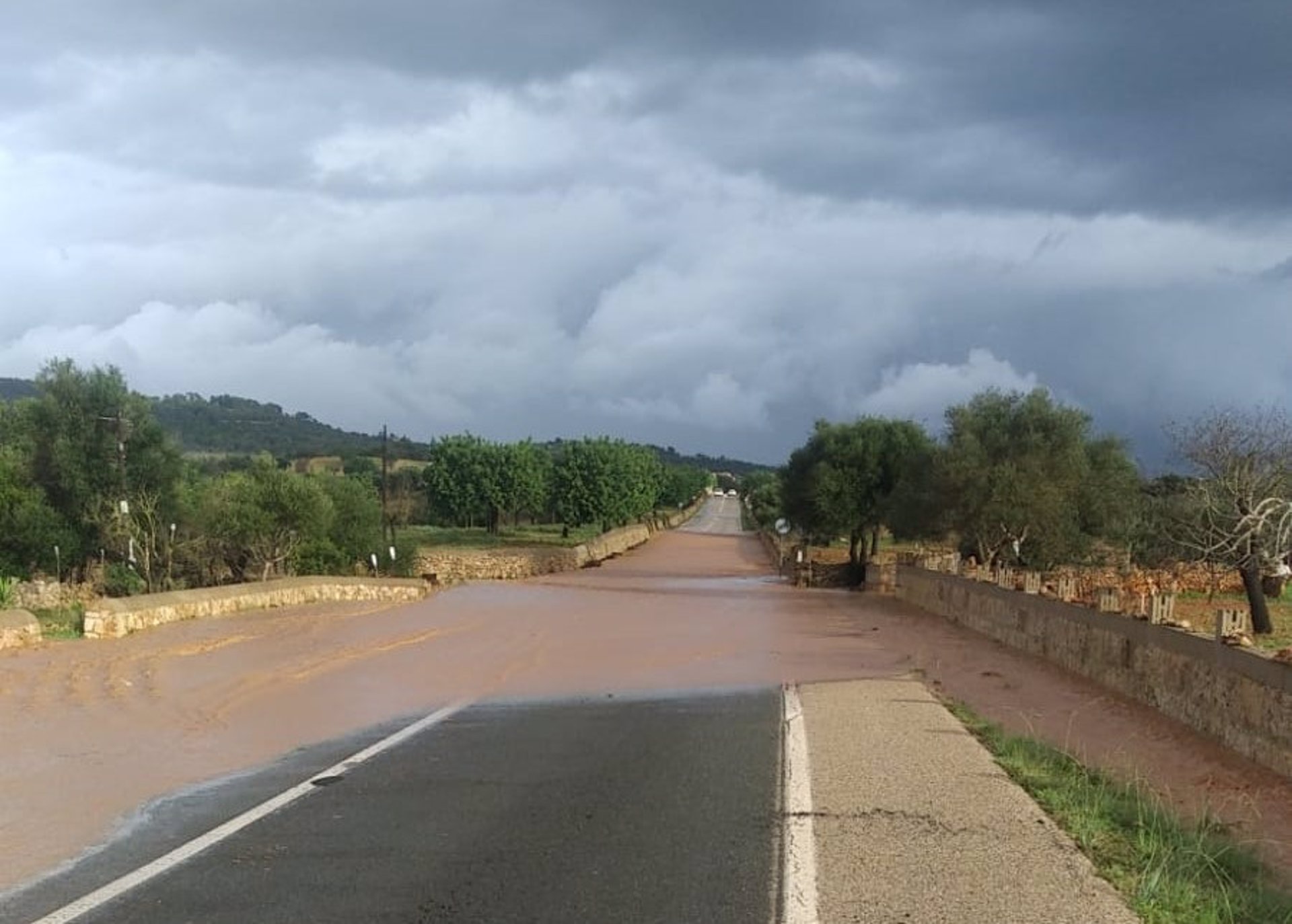 El torrente de Es Domingos Gran desbordado.