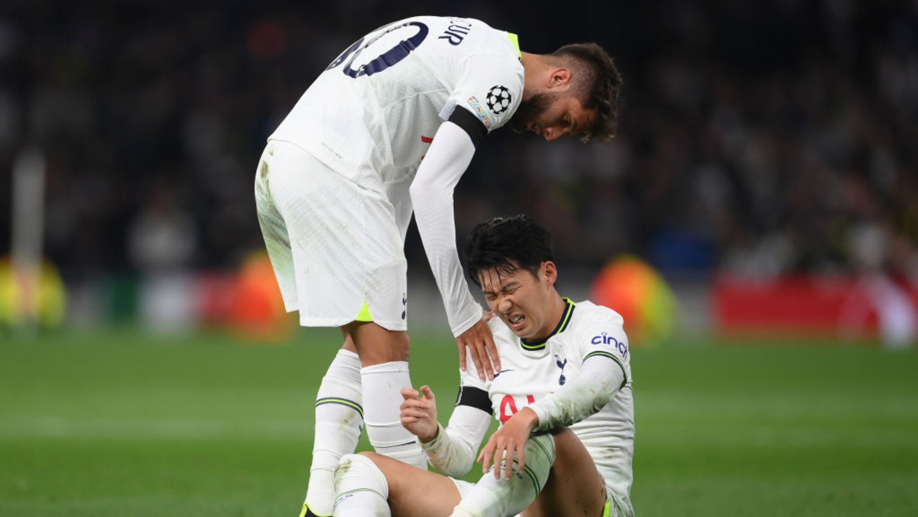 Bentancur y Son durante un partido con el Tottenham. (Getty)