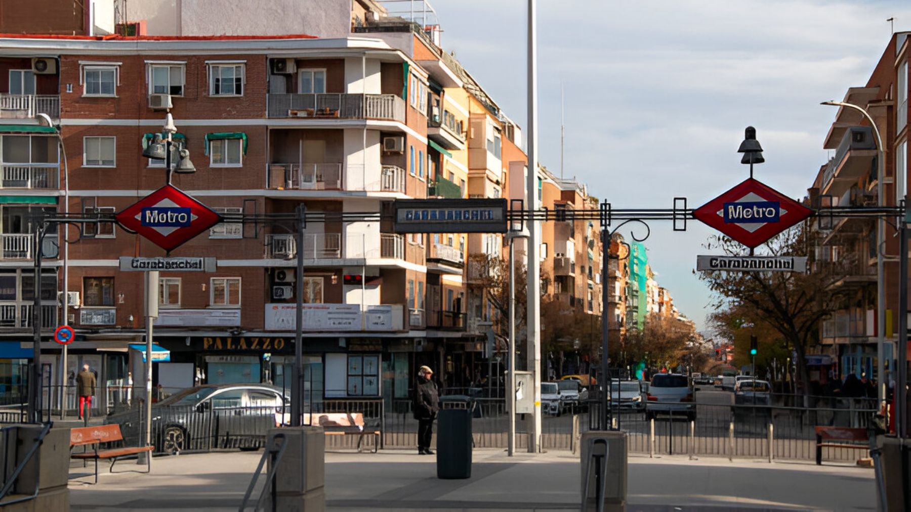 Salida de la estación de metro de Carabanchel.