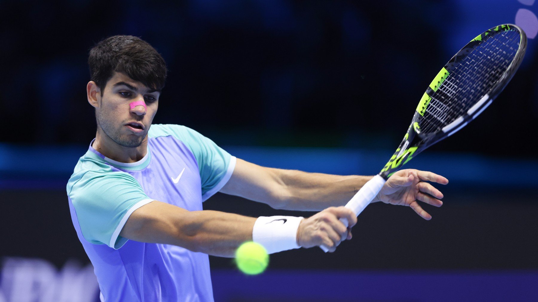 Carlos Alcaraz, en un partido de las ATP Finals. (Getty)