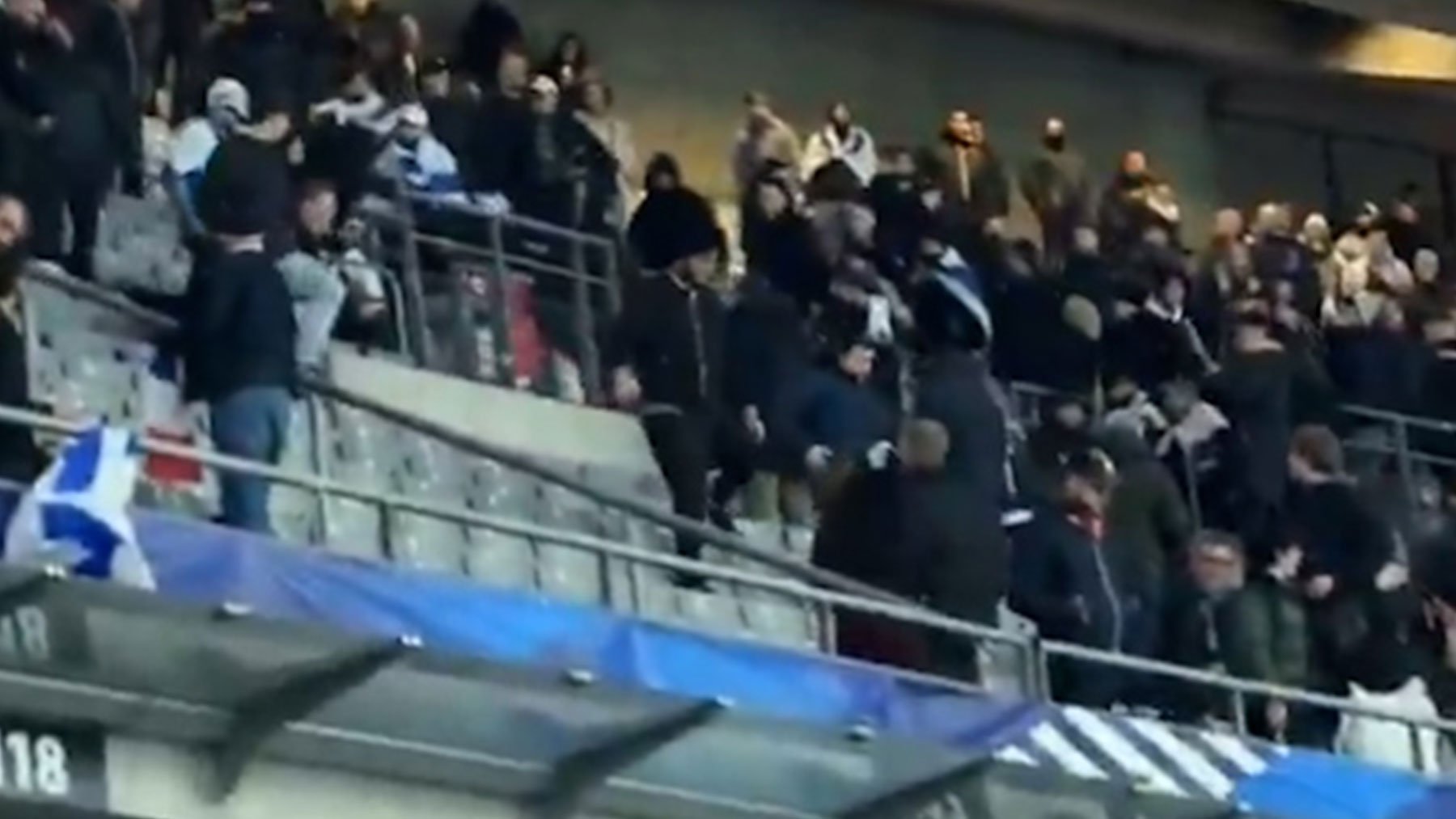 Altercados en la grada del Stade de France.