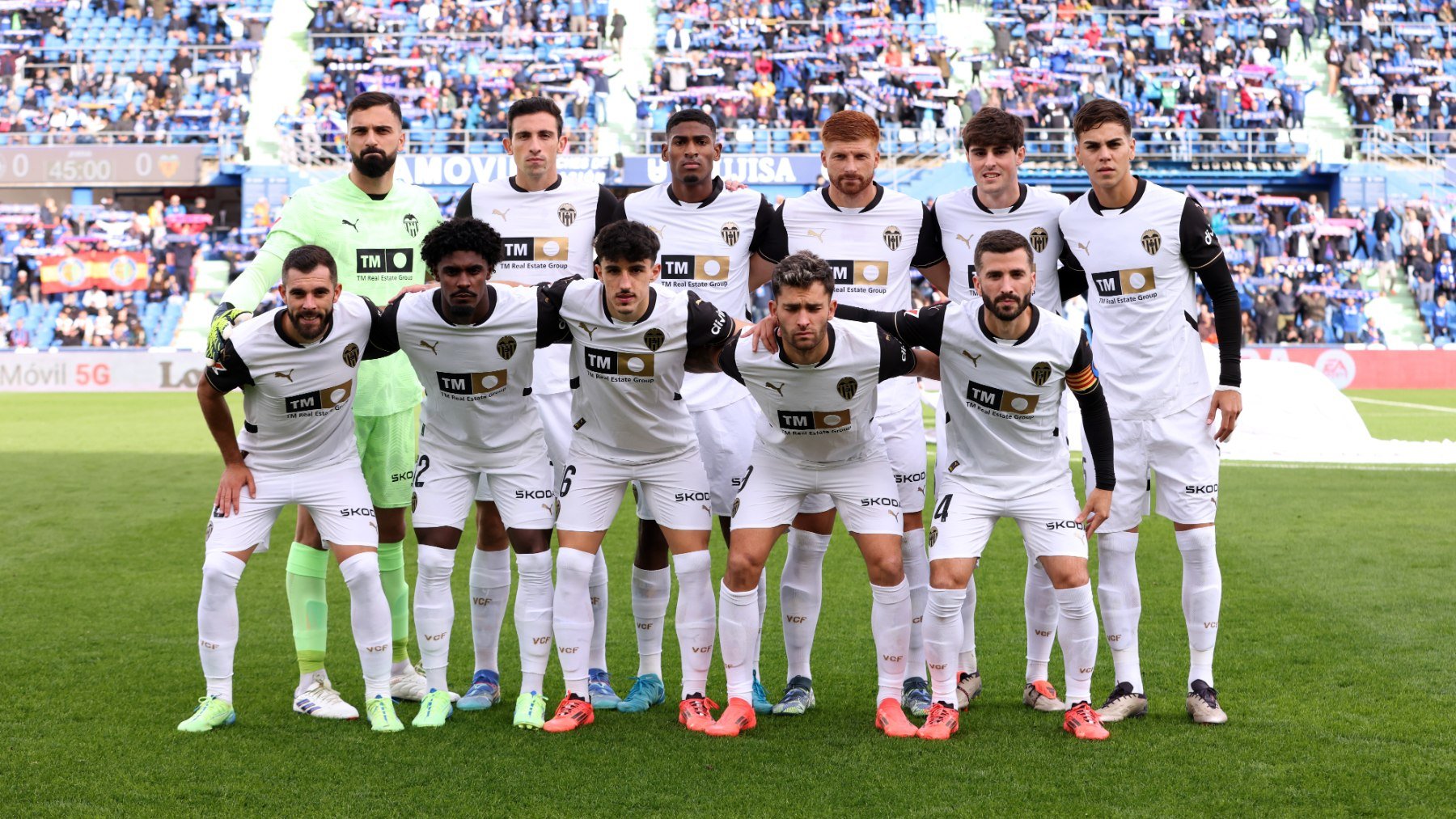 Los jugadores del Valencia antes de un partido de Liga. (Getty)