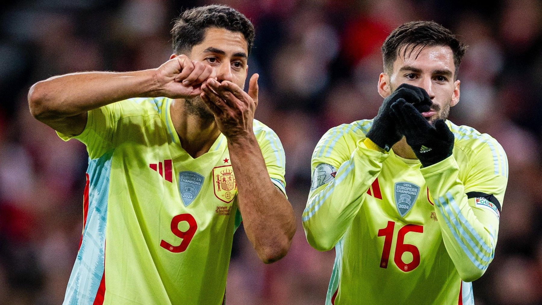 Ayoze y Baena celebran un gol. (RFEF)