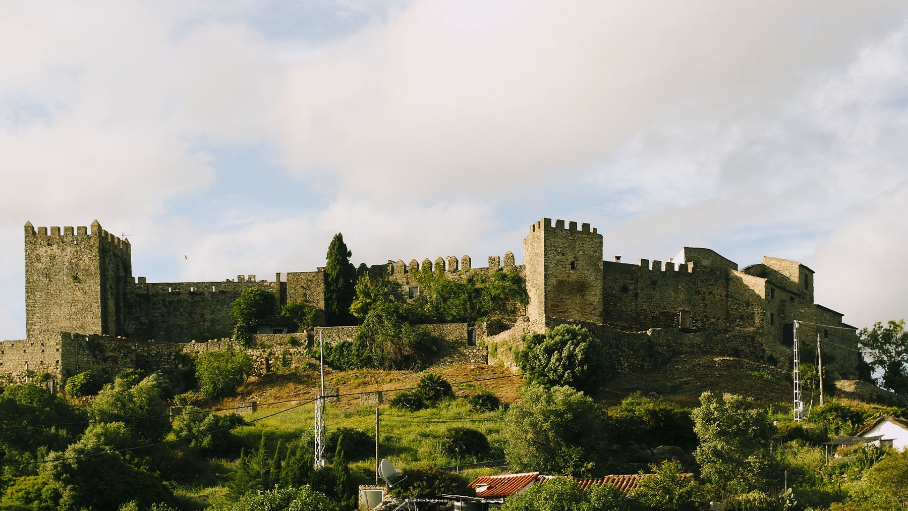 Castillo de Castellar de la Frontera. Foto: Malopez 21 en Wikimedia Commons.