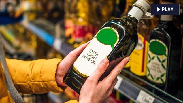 El símbolo de las botellas de aceite de oliva que debes tener en cuenta: lo cambia todo