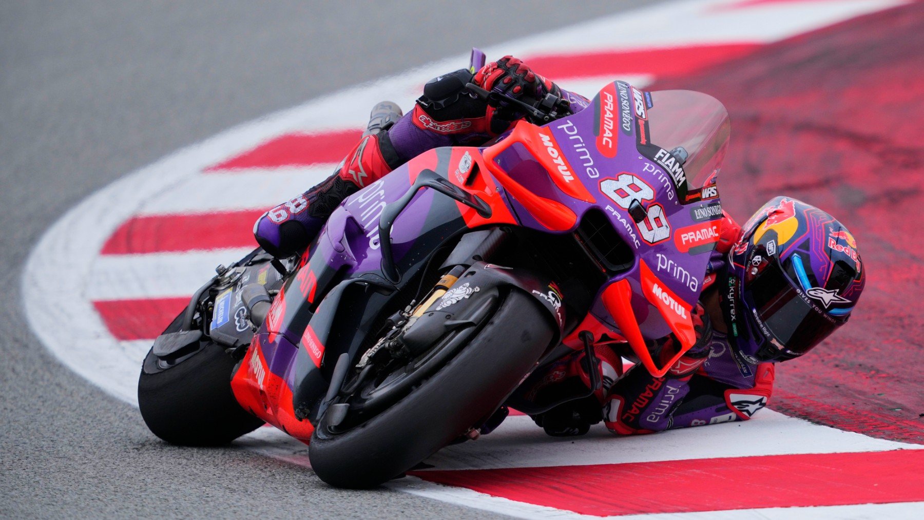 Jorge Martín durante el GP Solidario de MotoGP en Montmeló. (EFE)