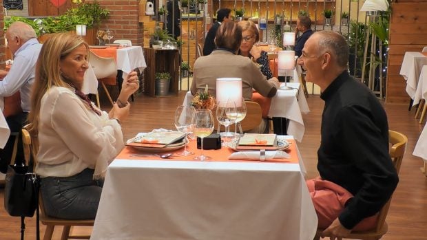 Mayte y Alejandro en First Dates. (Mediaset)