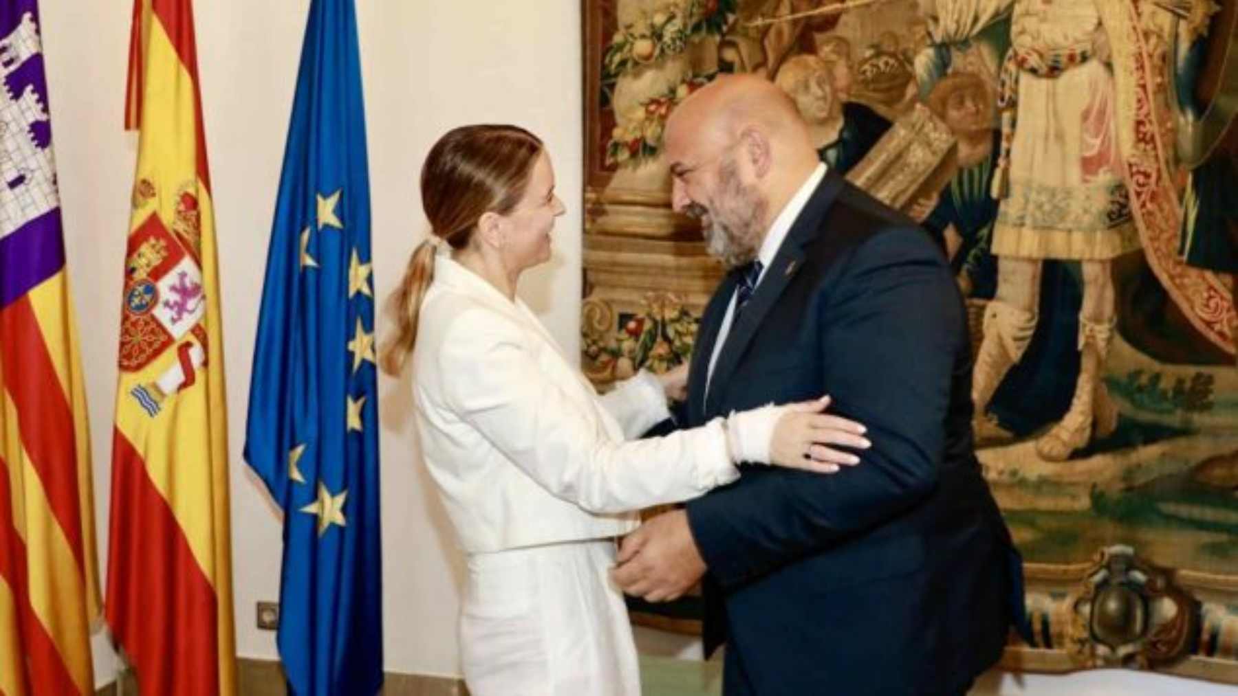 La presidenta del Govern, Marga Prohens, con el alcalde de Palma, Jaime Martínez.