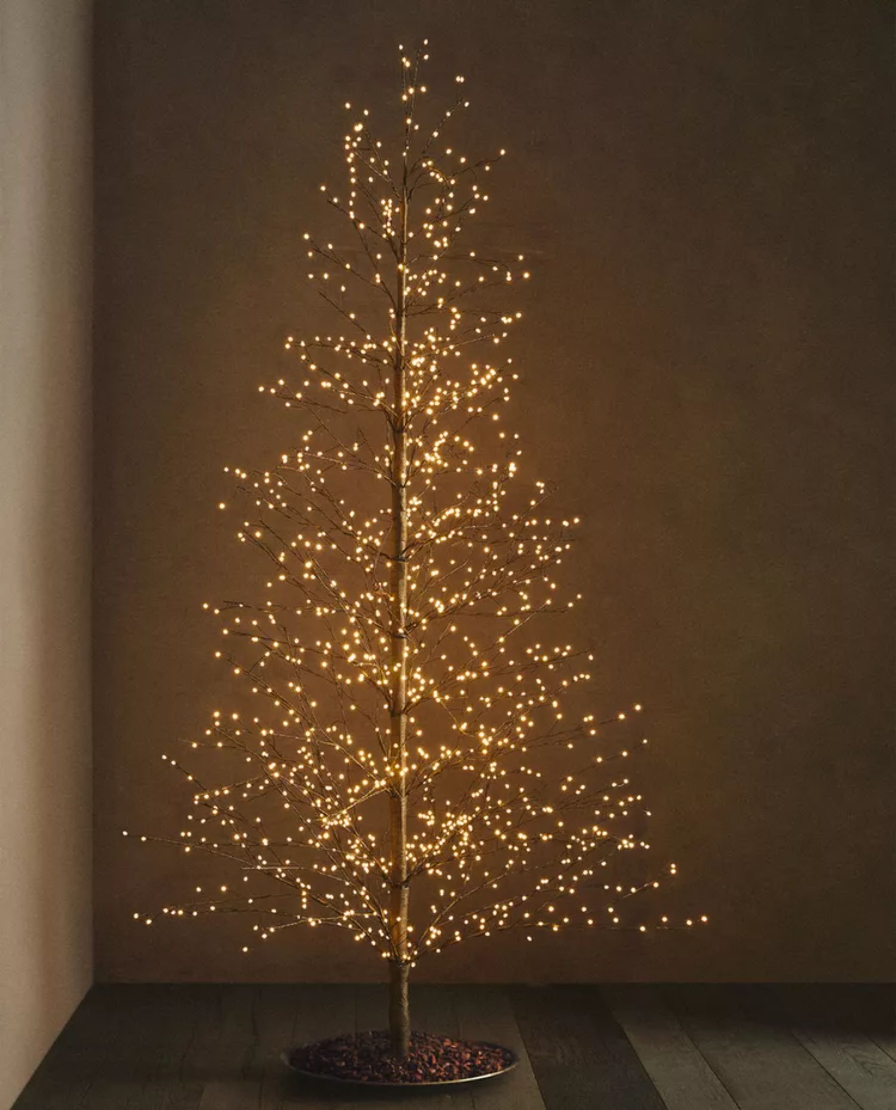 El árbol de Navidad viral de Zara Home minimalista, elegante para casas pequeñas