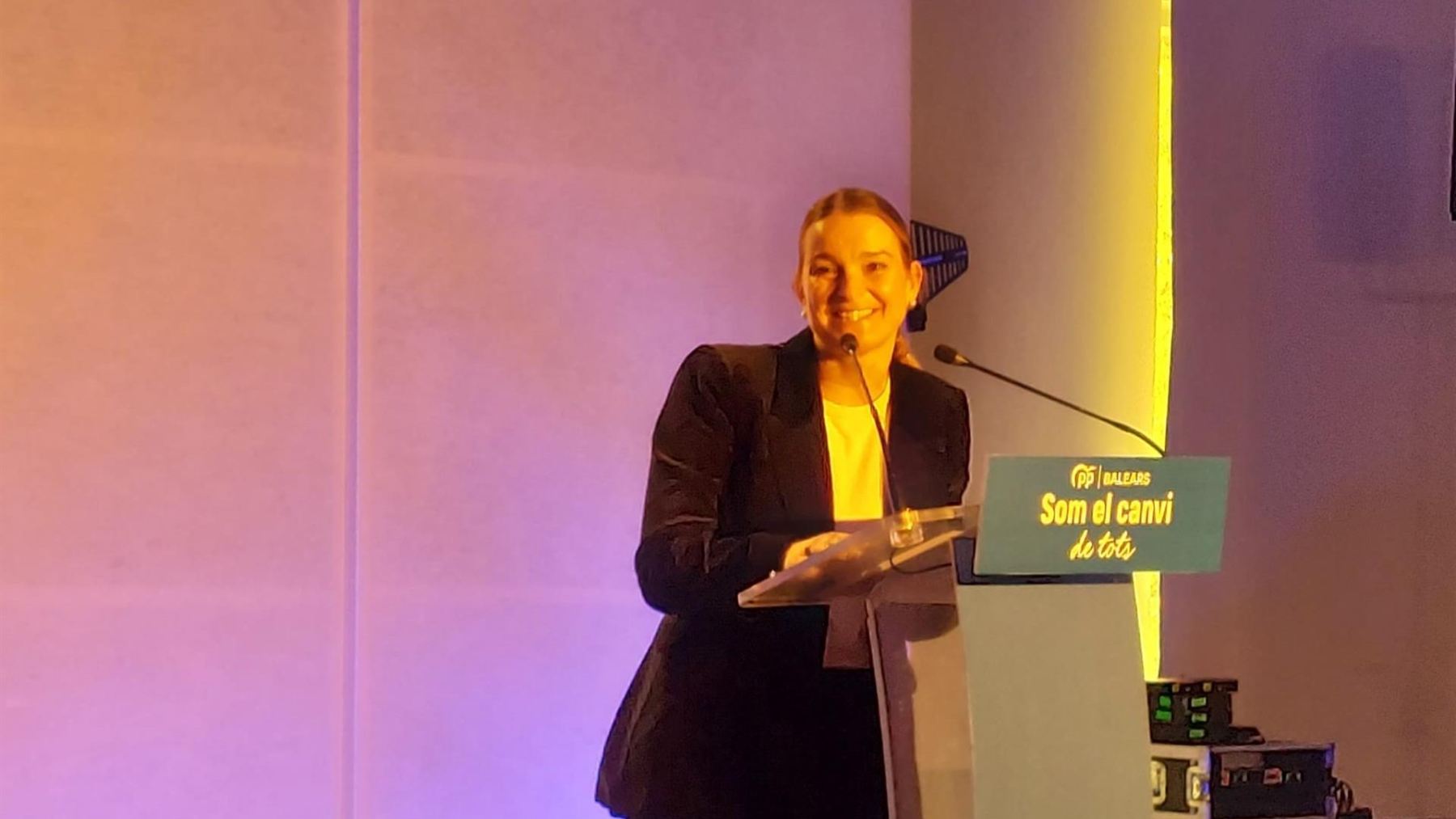 La presidenta del PP balear y del Govern, Marga Prohens, en la clausura del acto.