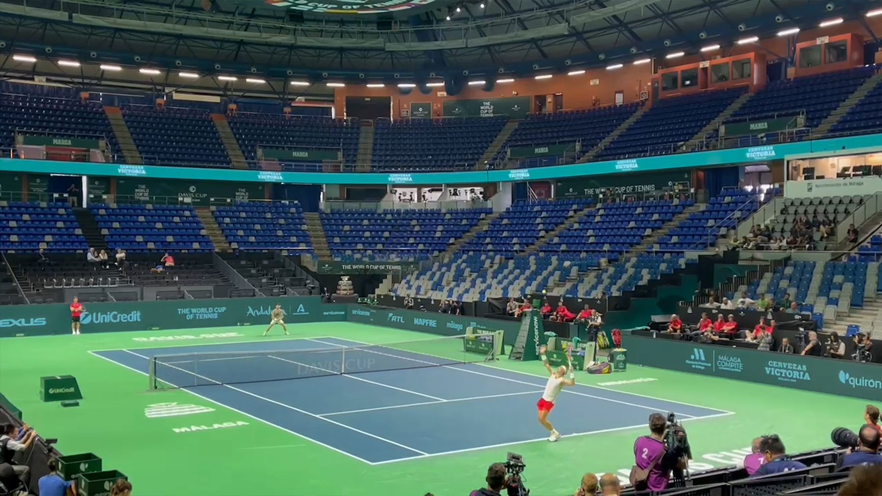 Nadal y Alcaraz, durante el último entrenamiento previo a la Copa Davis.