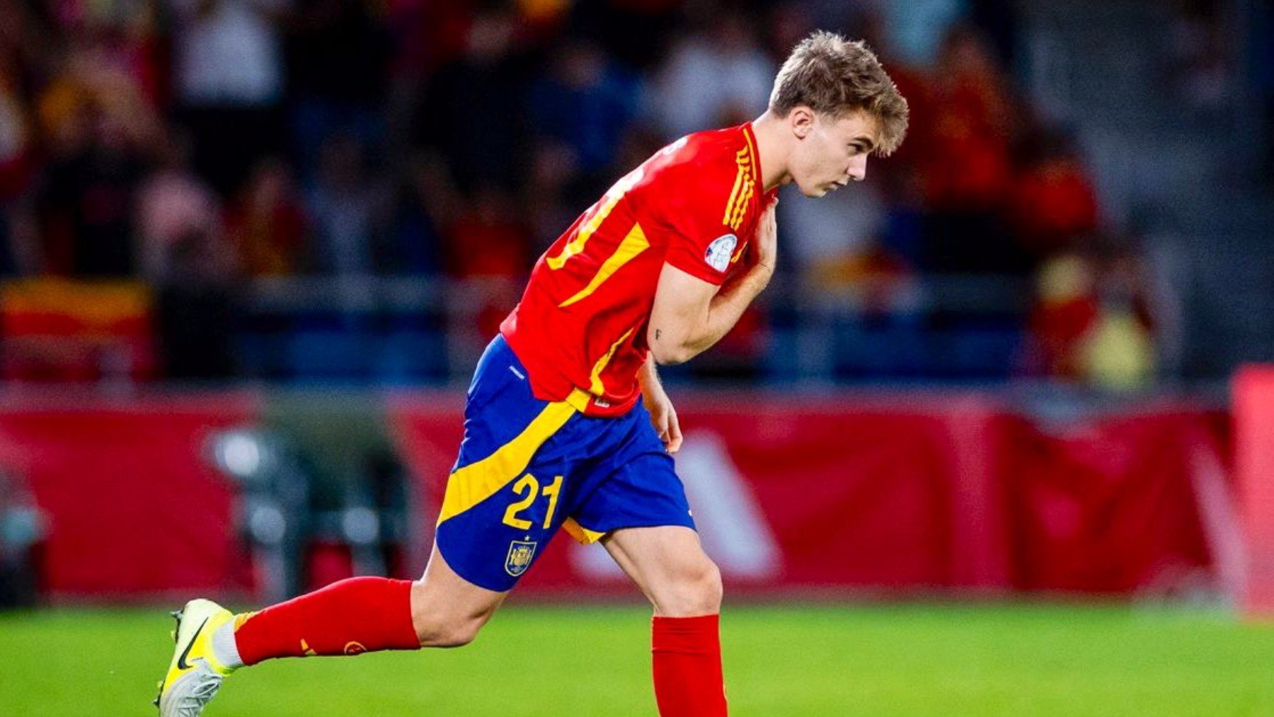 Pablo Barrios, entrando en el terreno de juego.