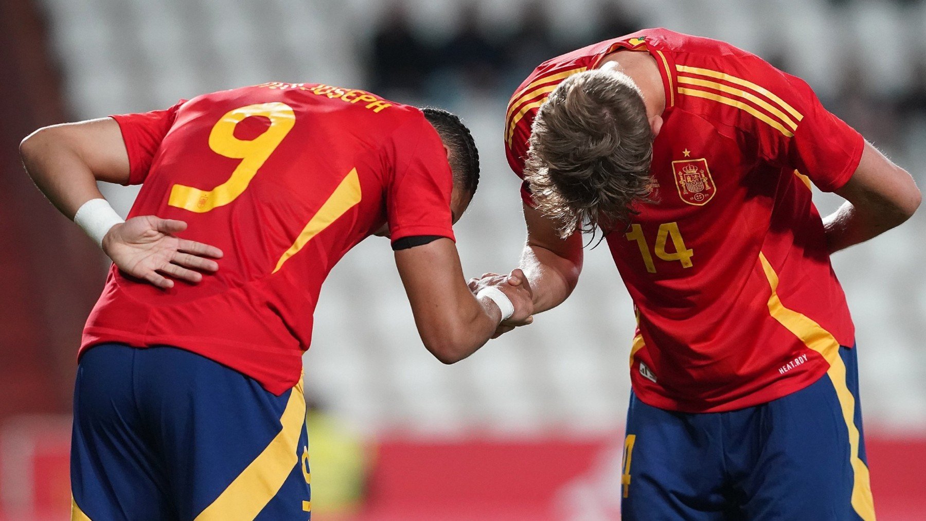 Mateo Josep celebra su gol con Dean Huijsen. (Europa Press)