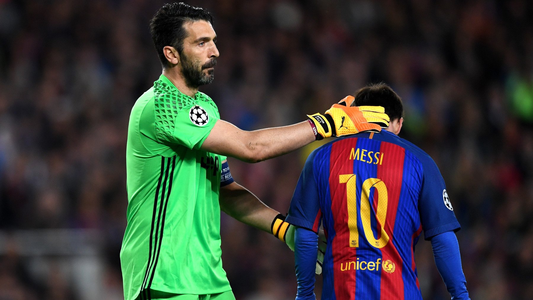 Buffon con Messi. (GETTY)