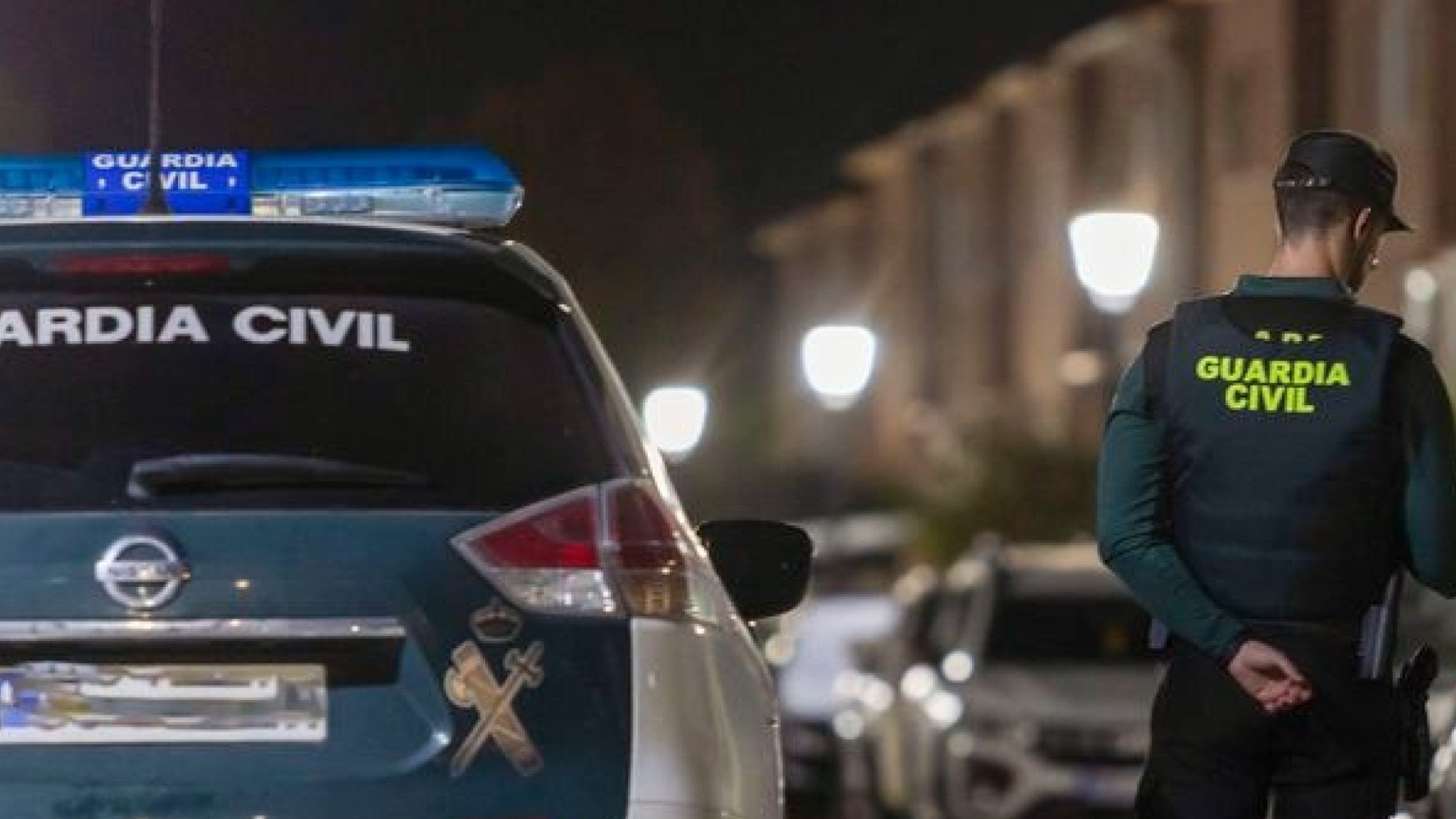 La Guardia Civil custodia la calle donde se produjo el crimen en Pantoja, Toledo. FOTO: EFE.