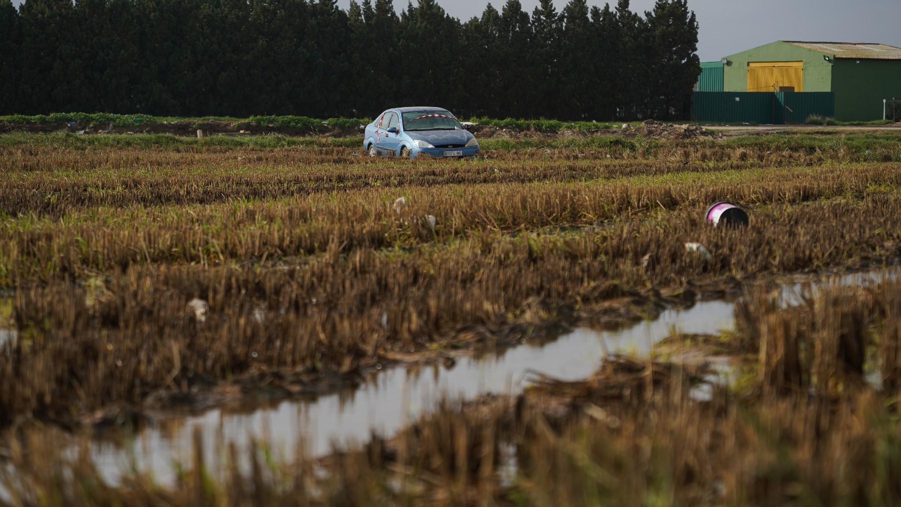 Vehículo varado en un campo de Alfafar (Valencia) el pasado 14 de noviembre (Foto: Europa Press)