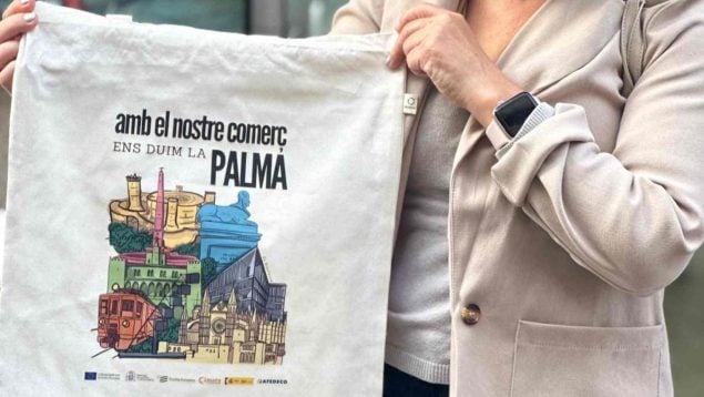 Bolsa de la campaña para revitalizar el comercio local de Palma, obra de la artista Beatriz Cardona.