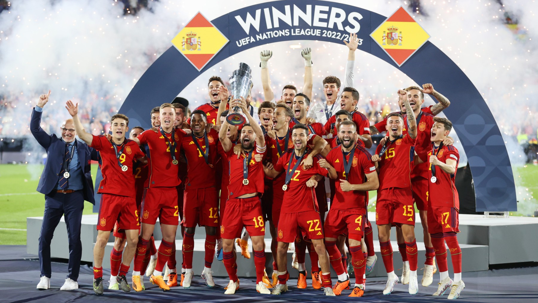 España levanta el título de campeones de la UEFA Nations League. (Getty)