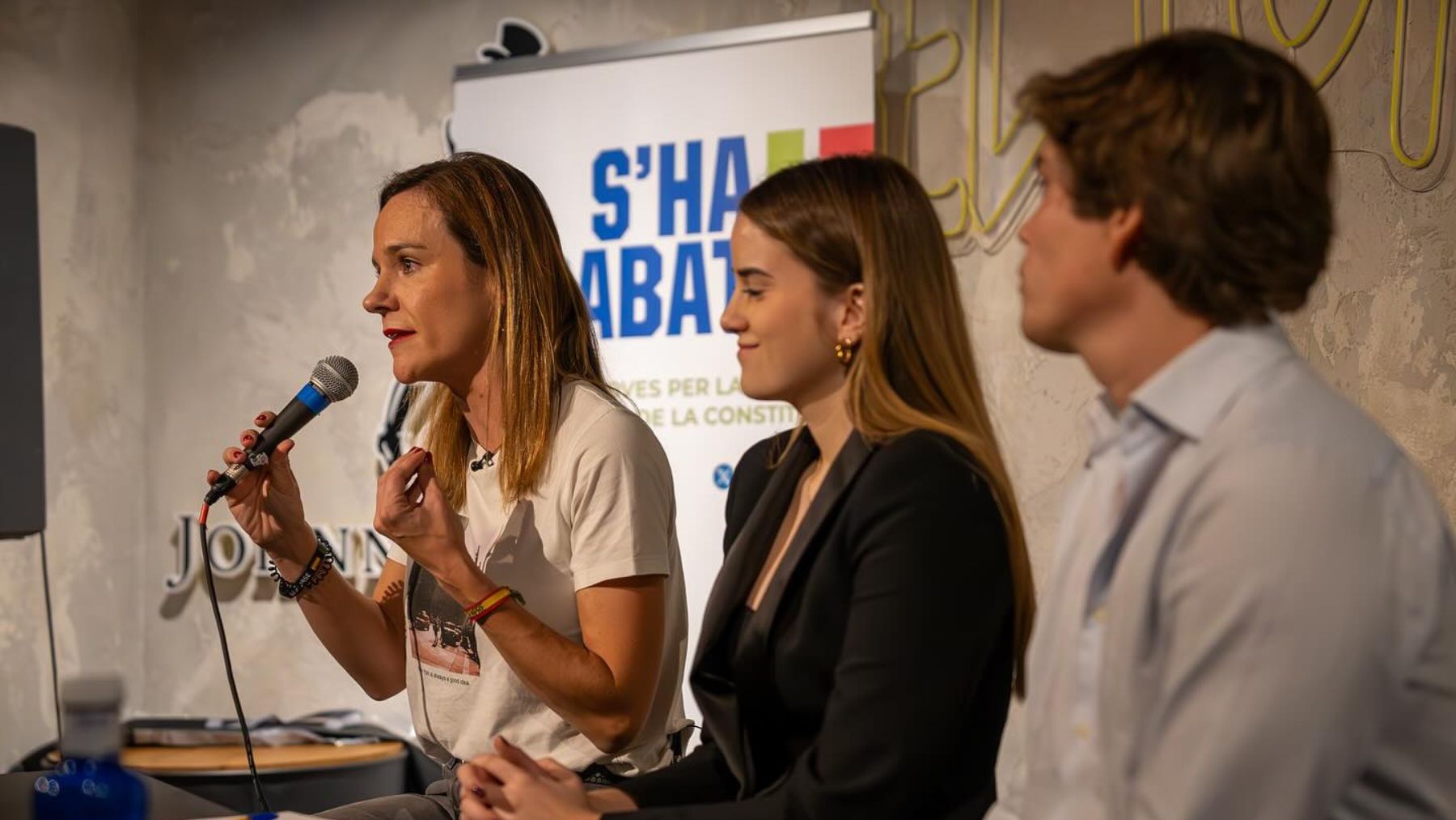 Acto de inauguración de S’ha Acabat! en Madrid. (Foto: S’!)