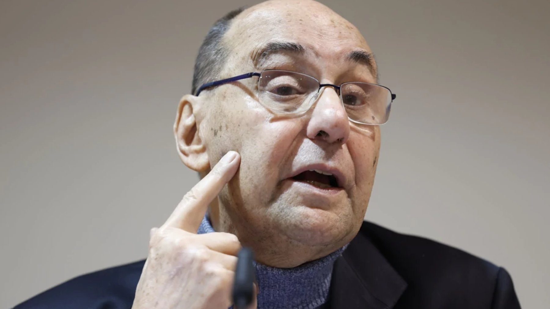 Alejo Vidal-Quadras, en su primera rueda de prensa tras el atentado. (Foto: Efe)