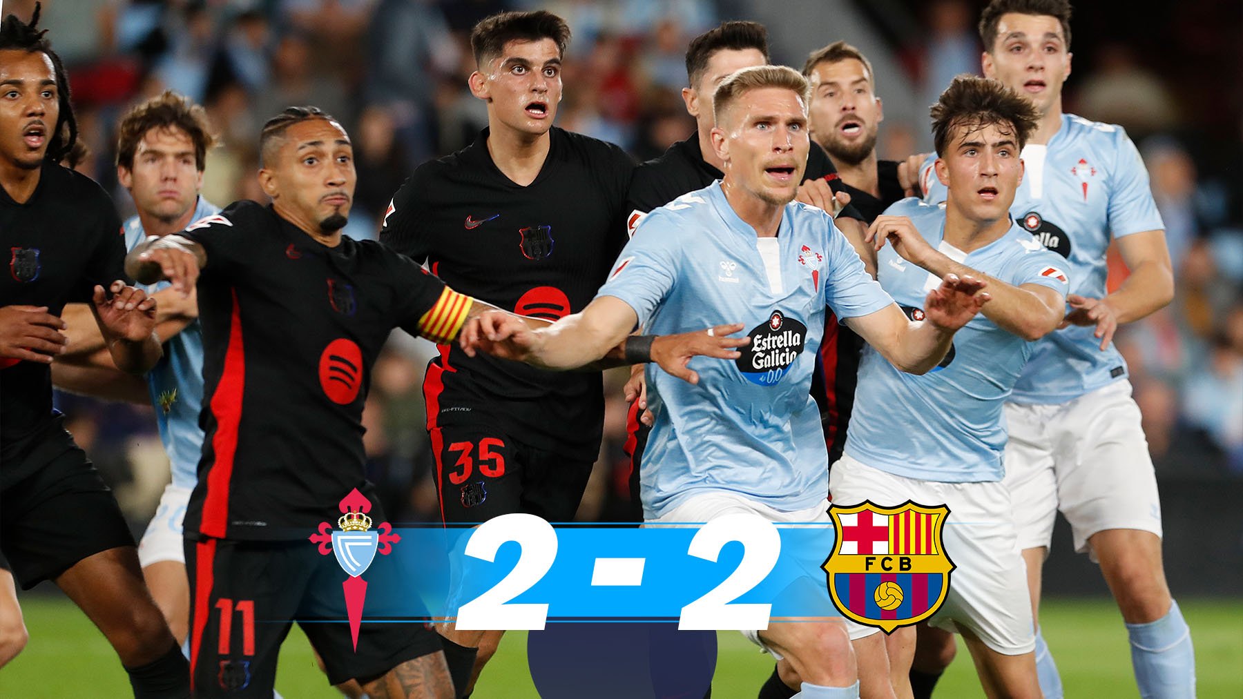 Los jugadores del Celta y del Barcelona en el partido. (EFE)