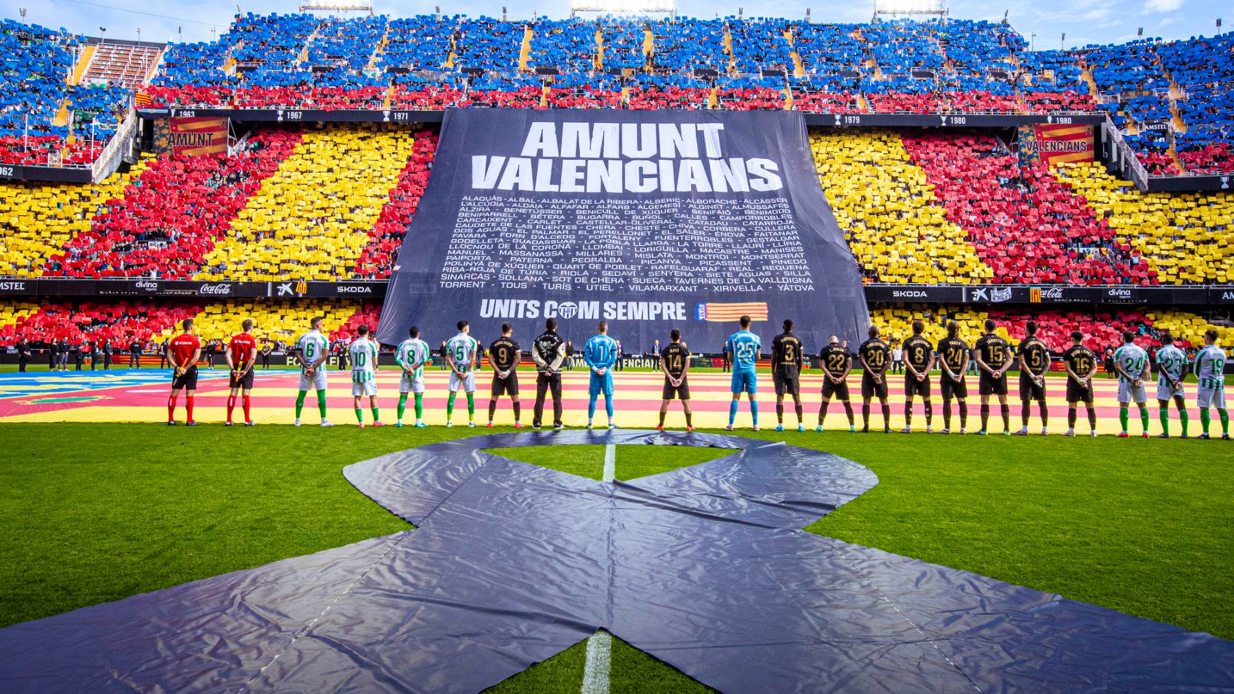 El homenaje de Mestalla a las víctimas de la DANA. (EFE)