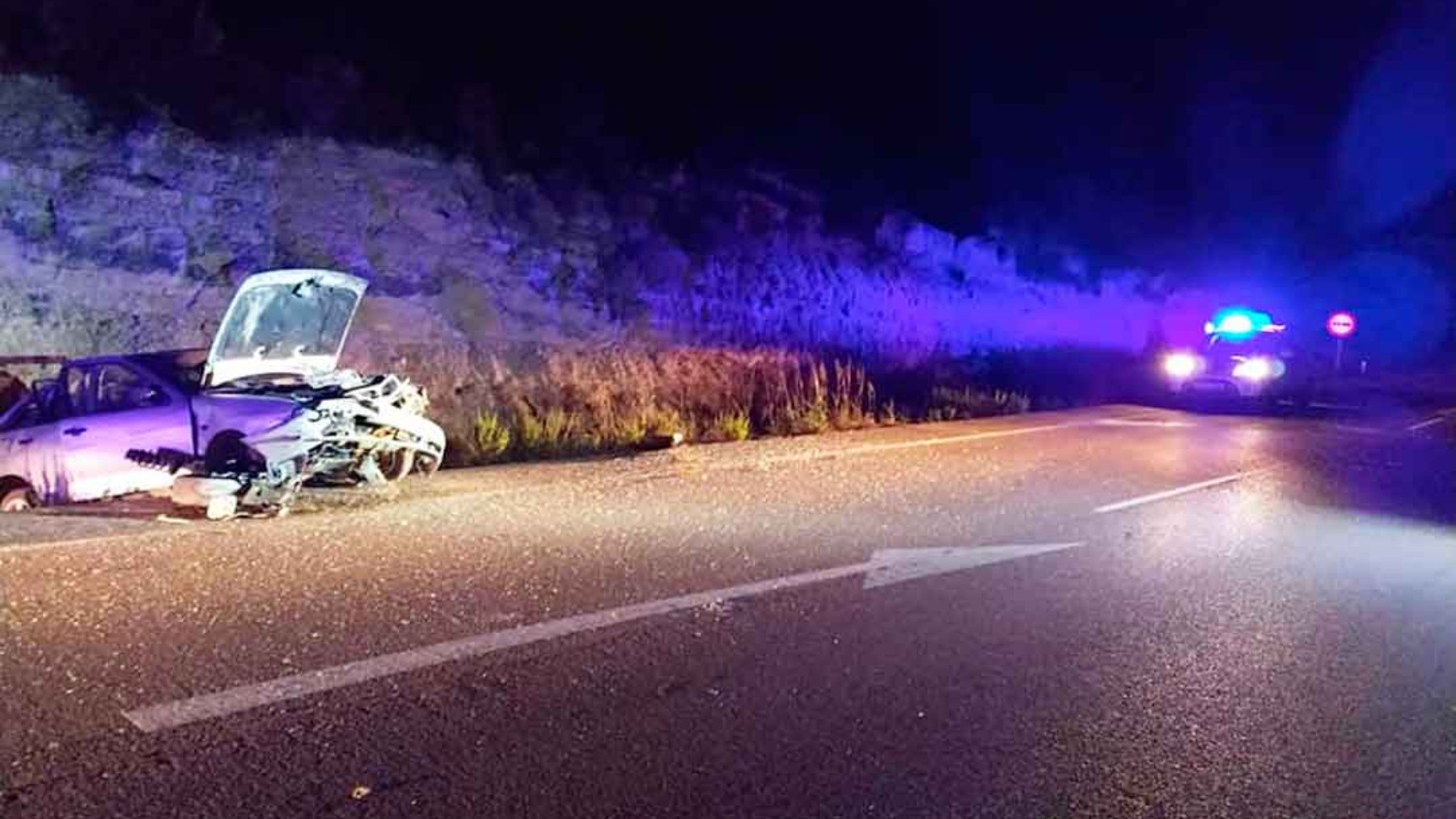 La policía dirigiéndose al lugar de un accidente.