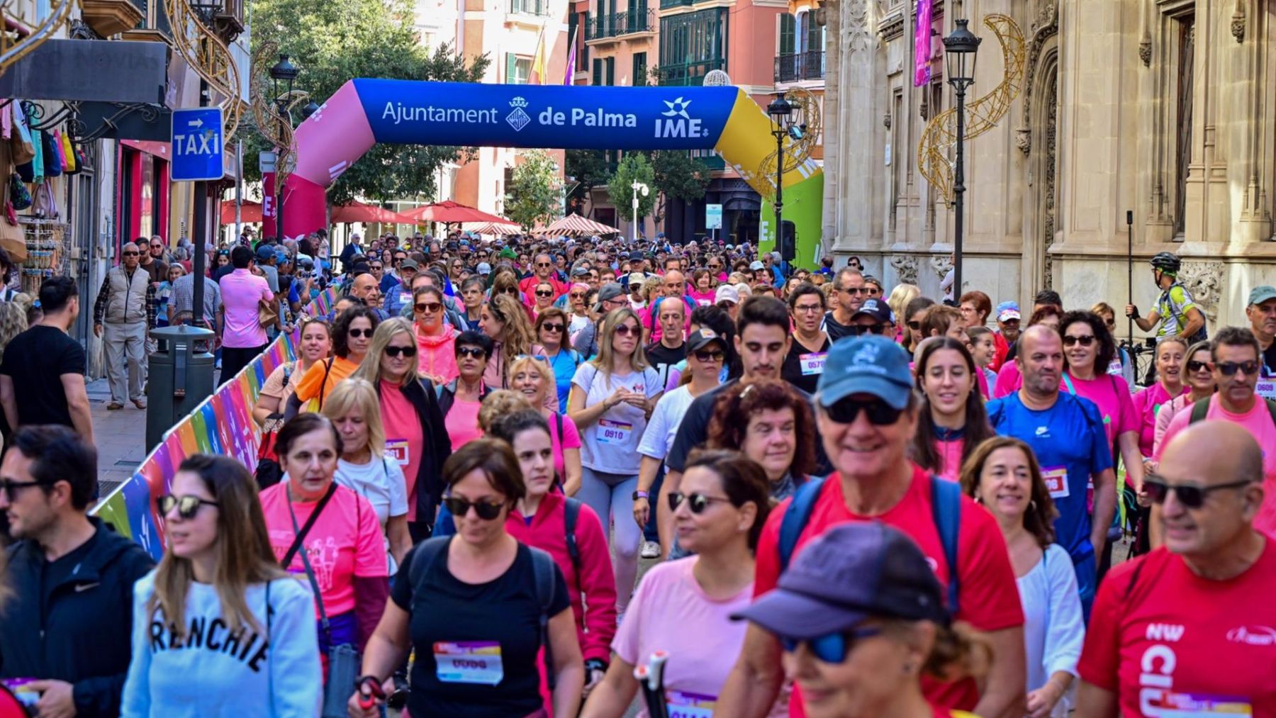 Más de un millar de personas participan de la sexta Marcha por la Igualdad Nordic Walking Ciutat de Palma .