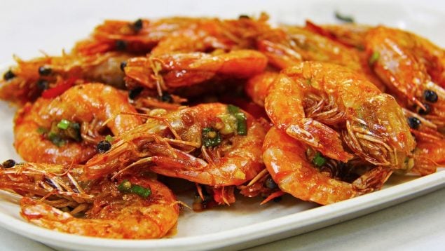 truco, truco de cocina, truco casero, remedios caseros, pelar gambas, cómo pelar gambas en navidad, trucos navideños, gamba, plato de gambas.