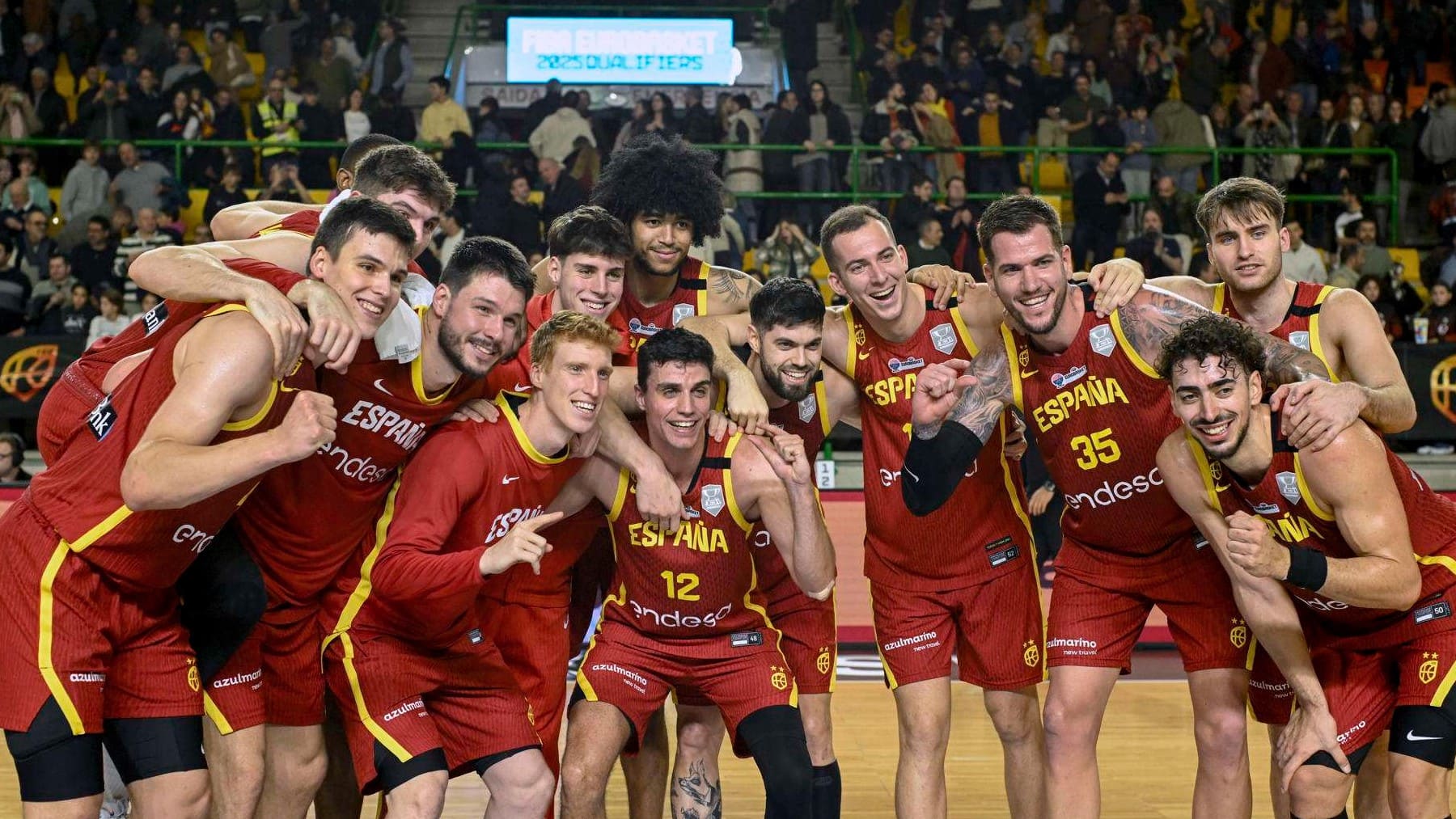 Los jugadores de la Selección Española celebran la victoria. (EFE)