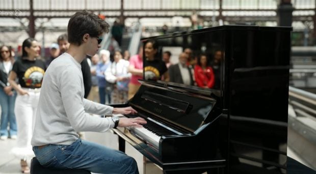 El programa El Piano ha grabado varias actuaciones en la estación Príncipe Pío de Madrid (Atresmedia).