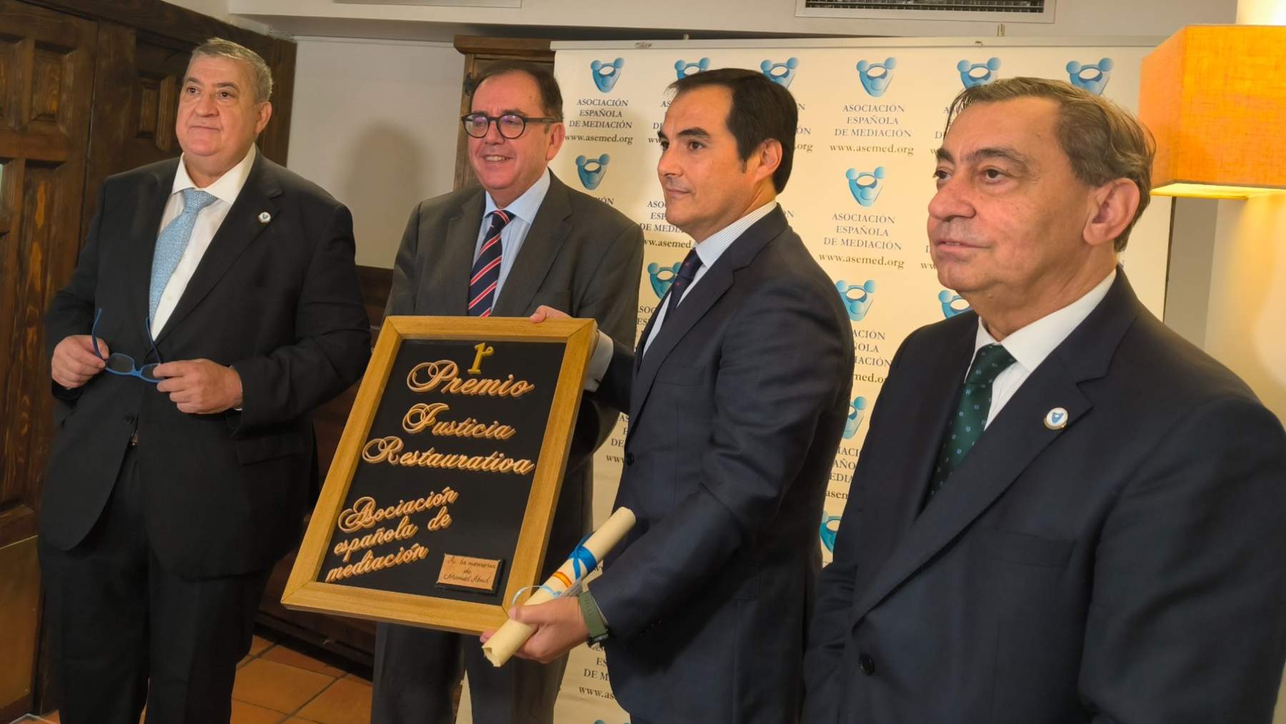 Un momento en la entrega de los premios de AEMEG.