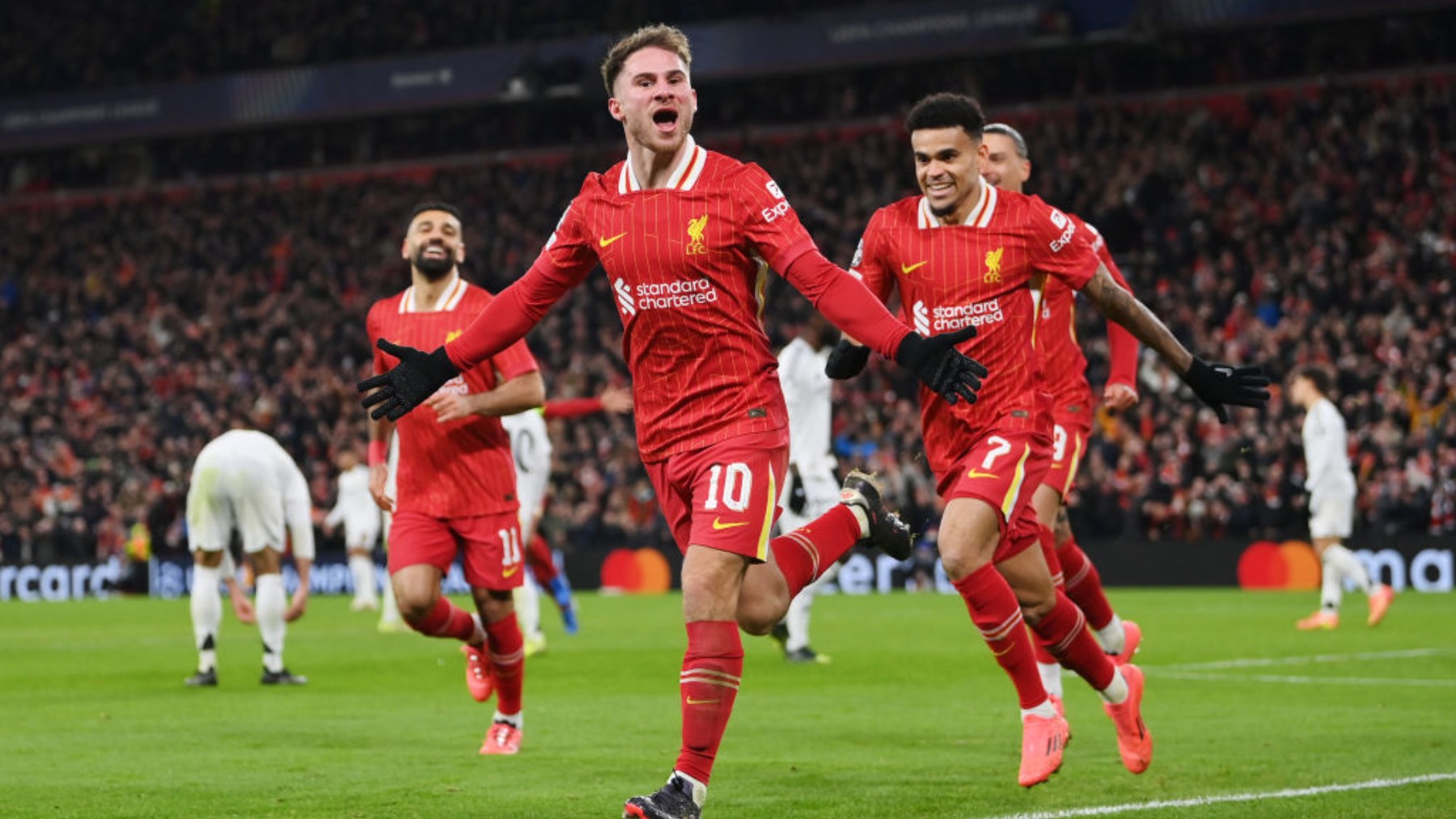 Los jugadores del Liverpool celebran el primer gol ante el Madrid. (Getty)