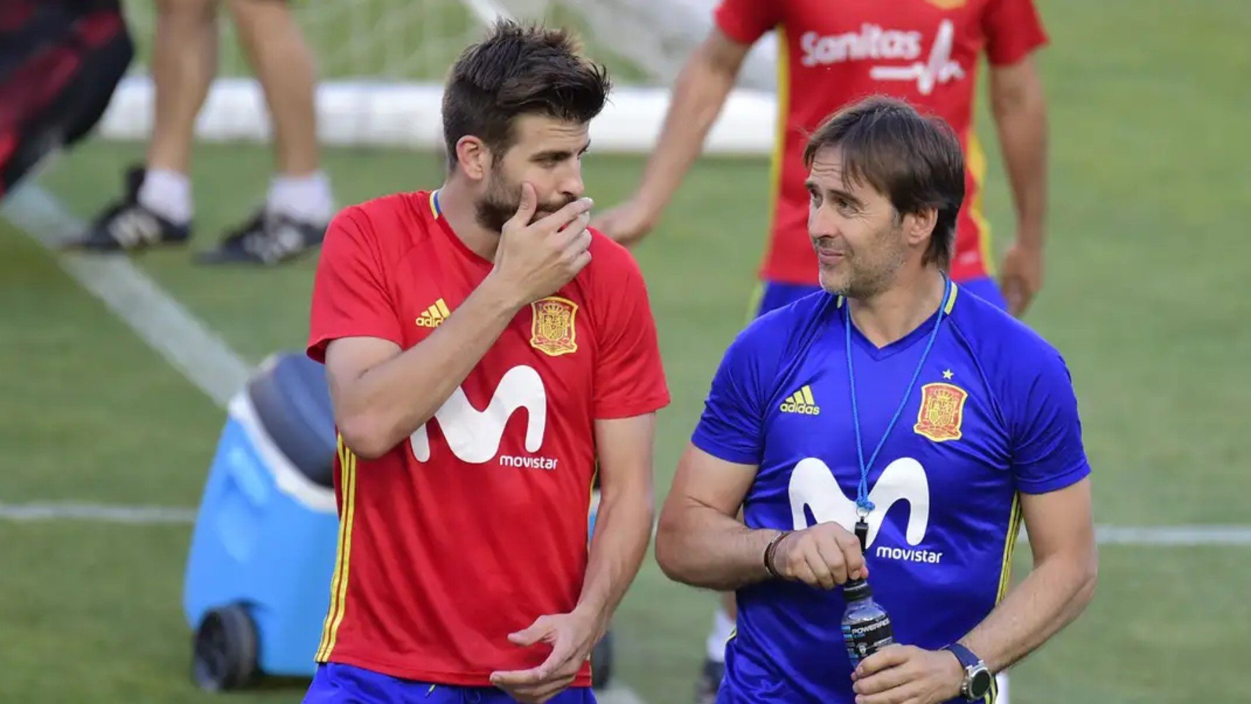 Gerard Piqué y Julen Lopetegui, en una imagen de archivo con la selección. (Getty)