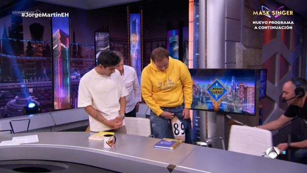 Albert Espinosa junto a Jorge Martín en su paso por El Hormiguero (Atresmedia).