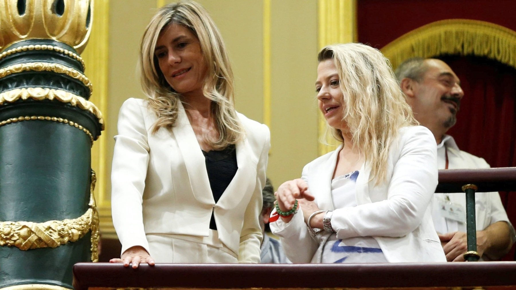 Begoña Gómez y Cristina Álvarez. (Foto: Efe)