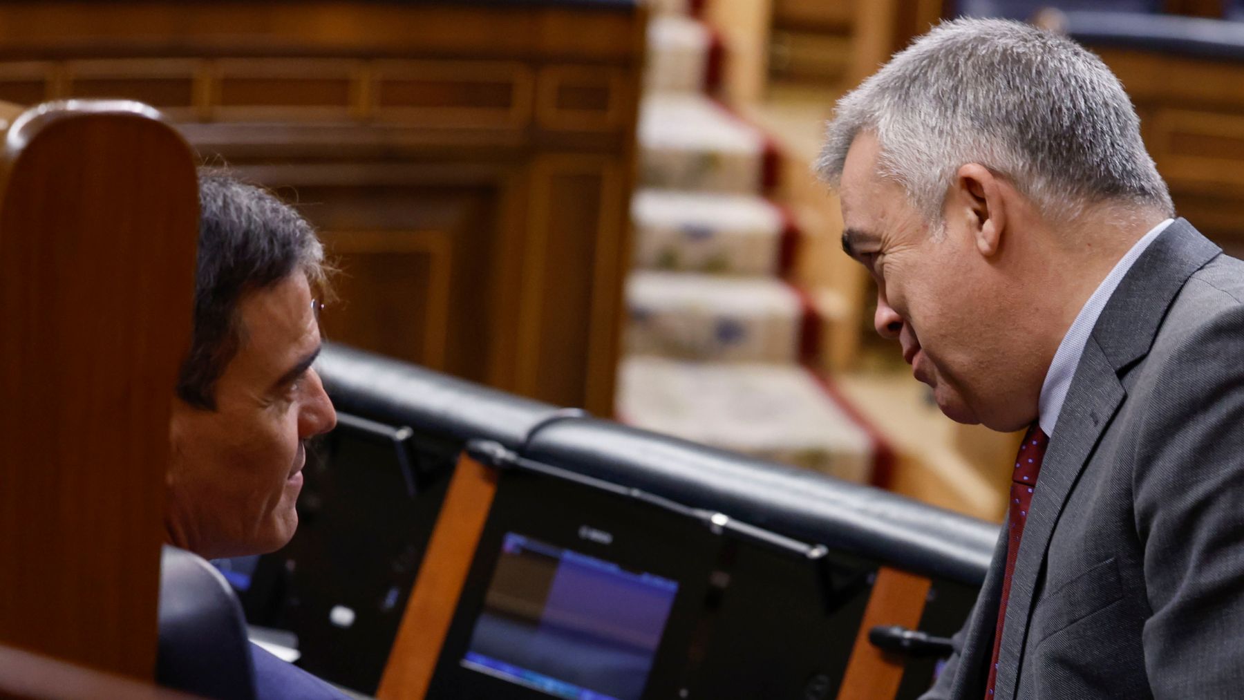 Pedro Sánchez y Santos Cerdán. (Foto: EFE)