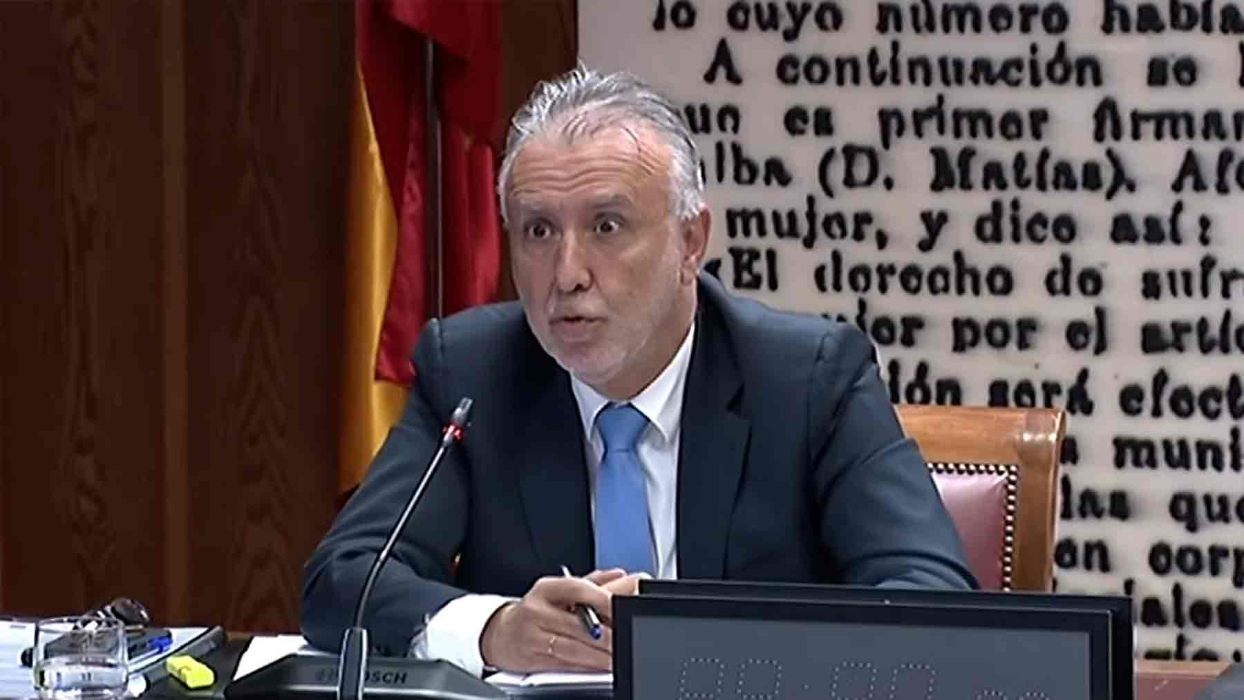 El ministro Ángel Víctor Torres en el Senado.