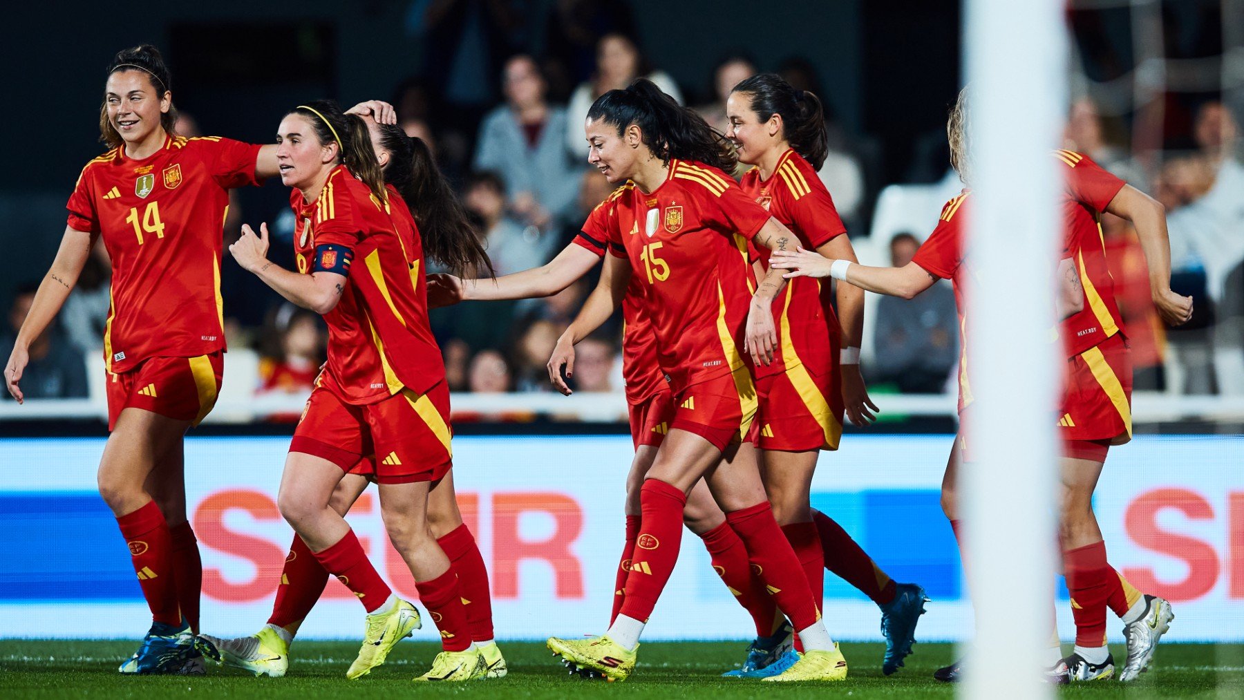 Las jugadoras de la selección española celebran un gol a Corea del Sur. (RFEF)