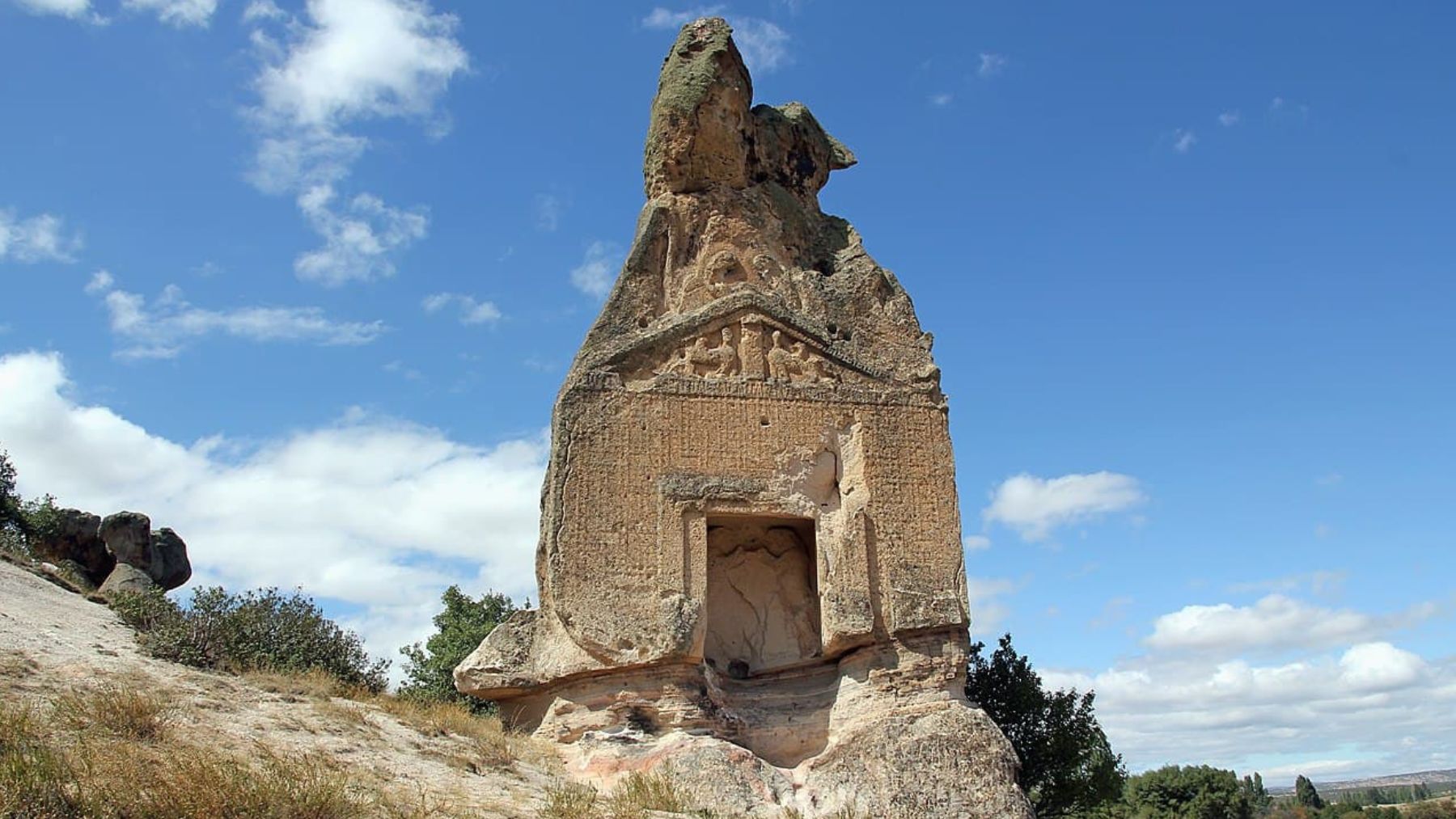 El monumento de Arslan Kaya en la antigua Frigia. Foto: Ingeborg Simon / Wikimedia Commons