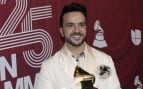 Luis Fonsi tras recoger un premio de música