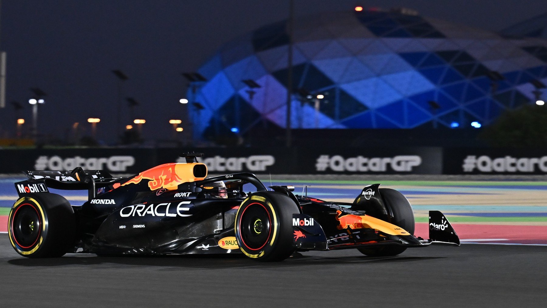 Verstappen, durante los entrenamientos libres en Qatar. (EFE)