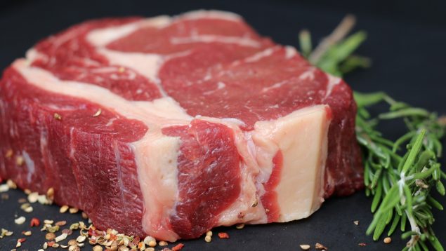 El truco para que la carne quede jugosa, truco viral para que la carne quede tierna, remedio casero para cocinar carne, truco perfecto para cocinar carne.