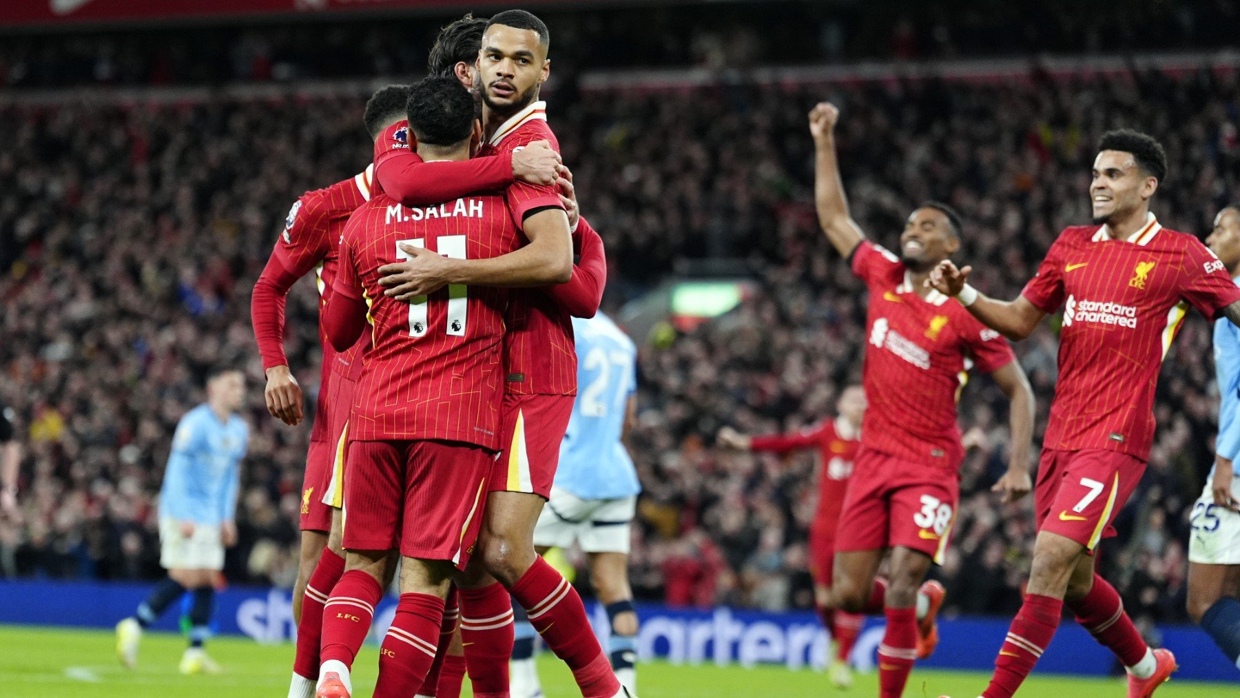 Los jugadores del Liverpool celebran el gol de Gakpo contra el City. (EP)